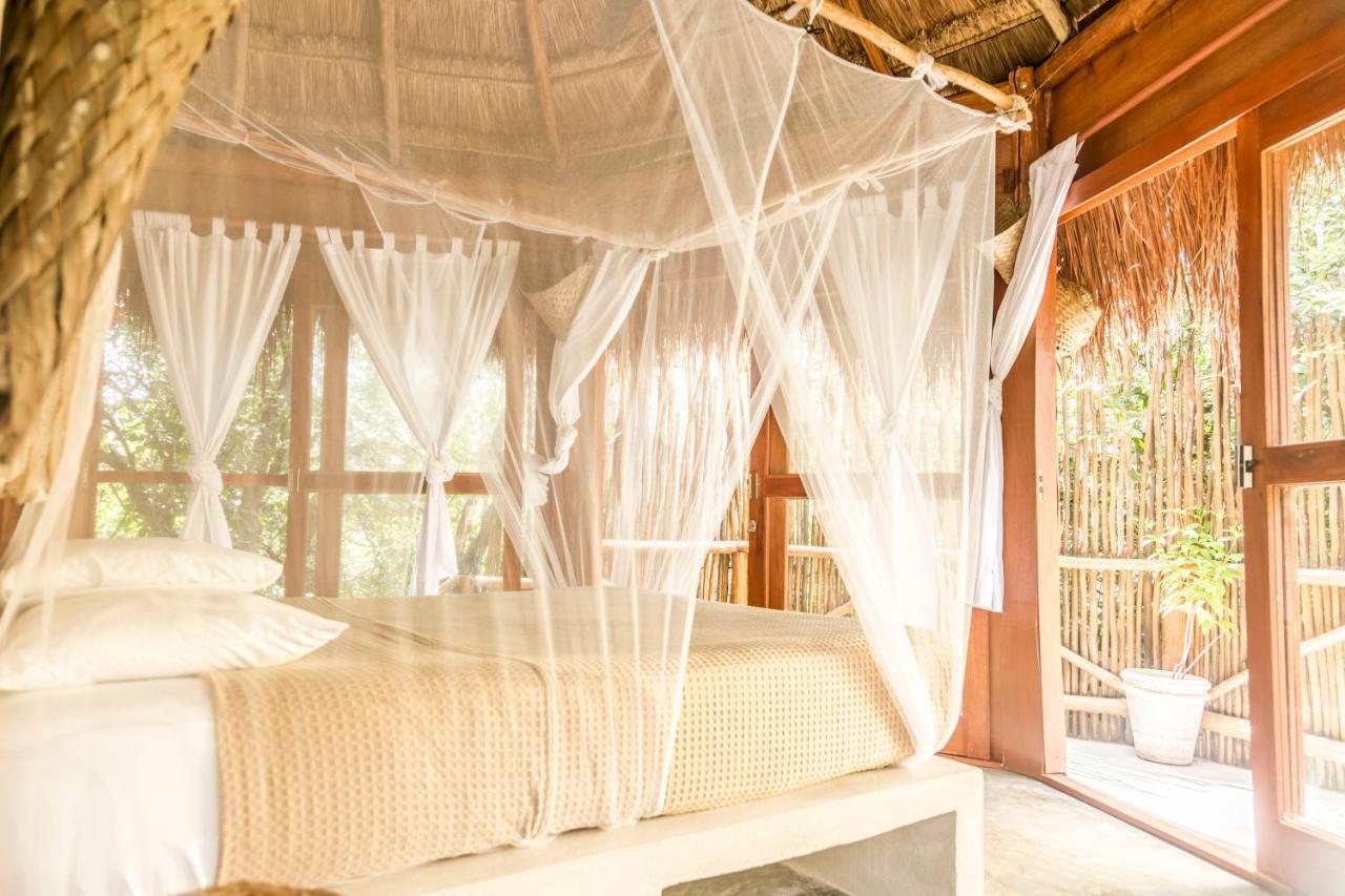 Mamasan Treehouses & Cabins 툴룸 외부 사진