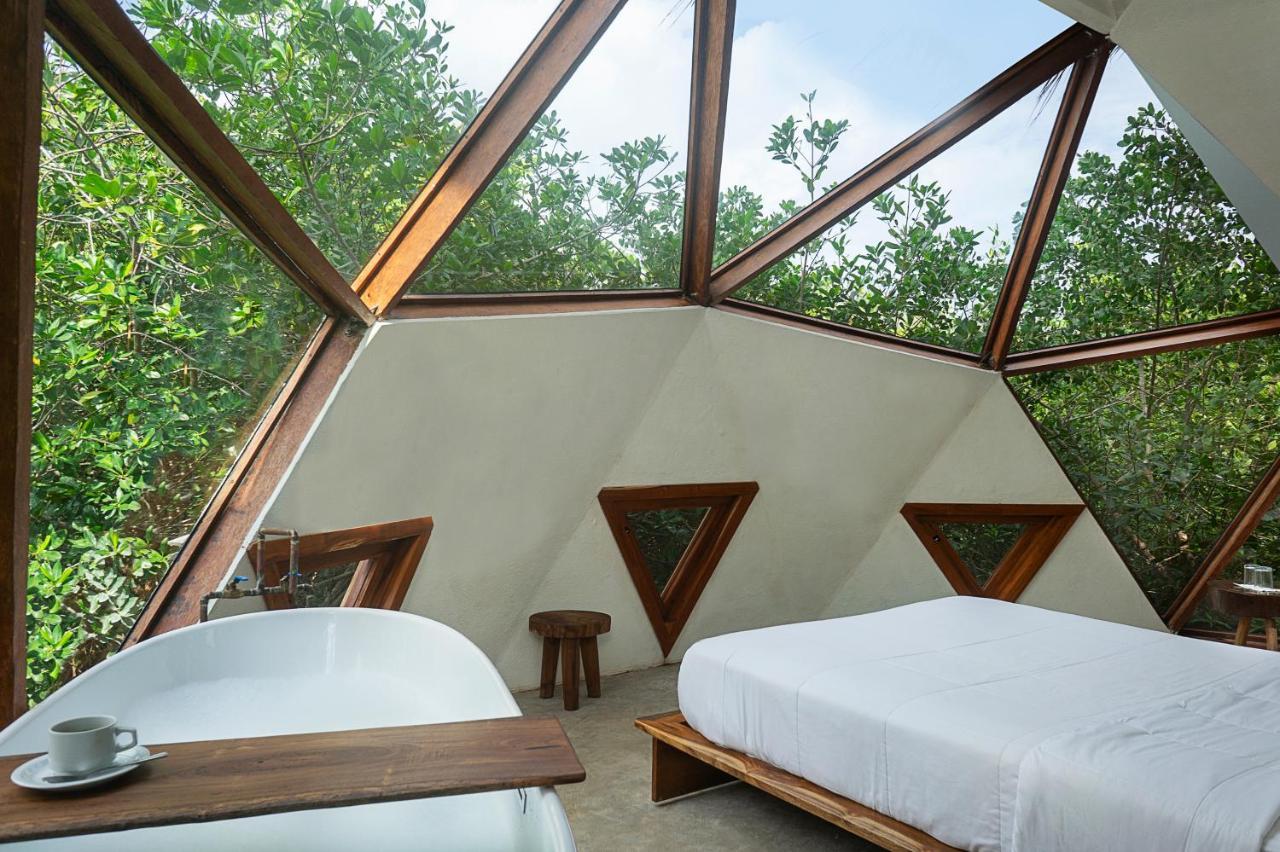 Mamasan Treehouses & Cabins 툴룸 외부 사진
