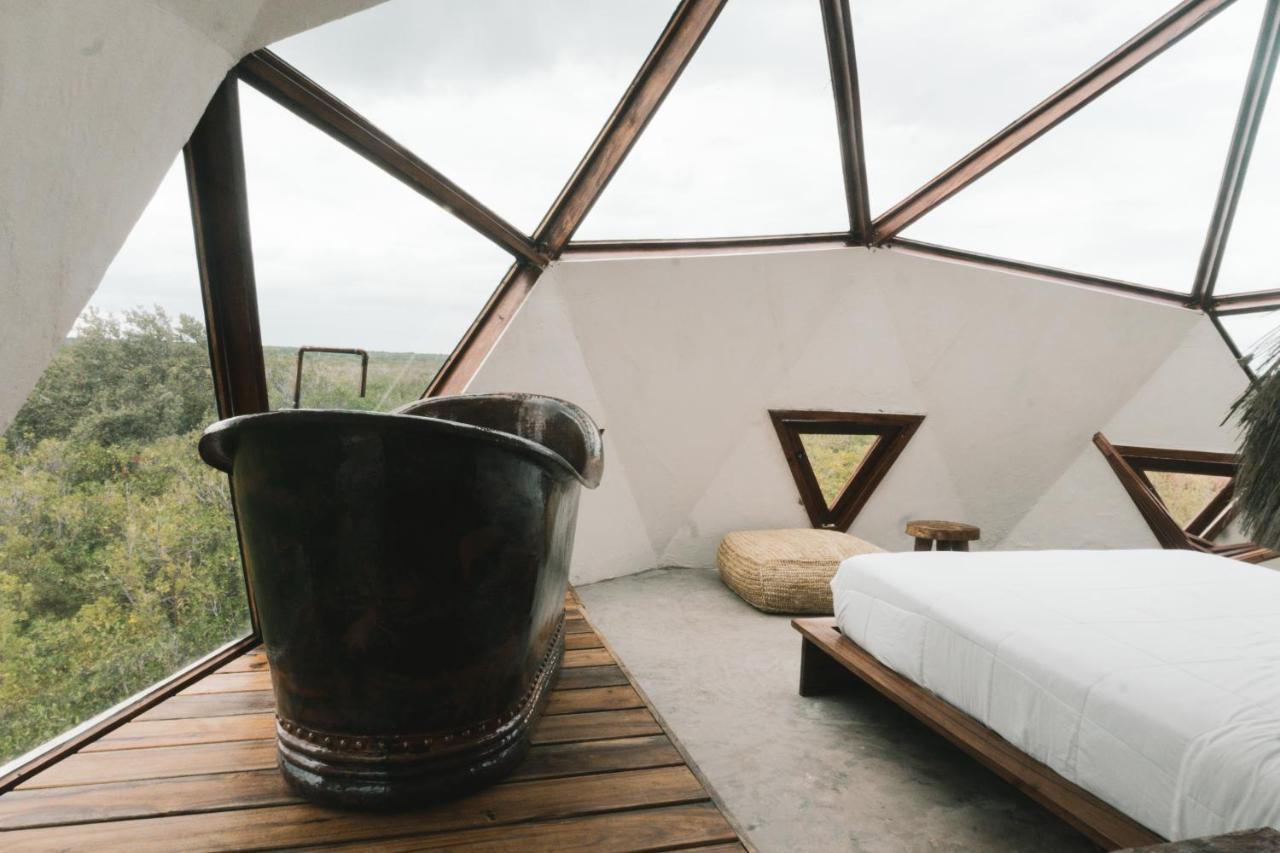 Mamasan Treehouses & Cabins 툴룸 외부 사진