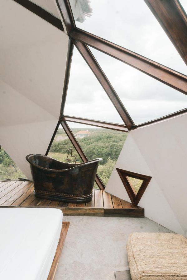 Mamasan Treehouses & Cabins 툴룸 외부 사진
