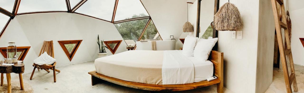 Mamasan Treehouses & Cabins 툴룸 외부 사진
